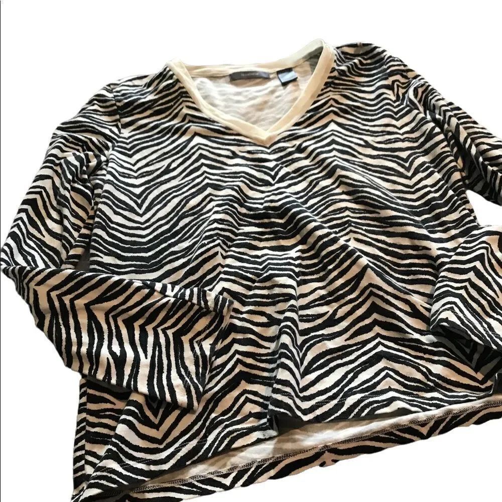 Liz Claiborne ivory and black zebra top excellent condition